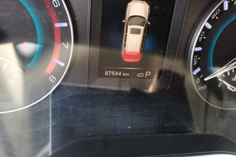 Used Haval H2 2018 Chuanxiang Edition Blue Badge 1.5T Dual-Clutch Two-Wheel Drive Fashionable Model Odometer Close Up