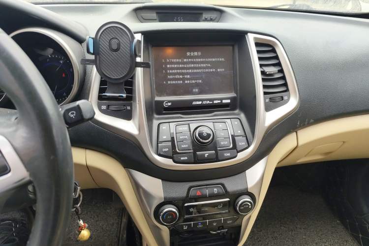 Used CHANGAN Eado 2015 1.6L Manual Luxury Model China IV Standard Audio And AC Panel