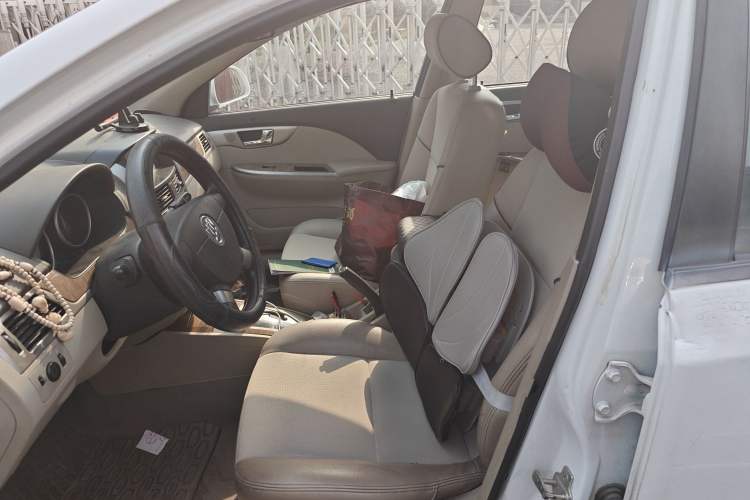 Used Buick Excelle 2015 1.5L Automatic Classic Model
