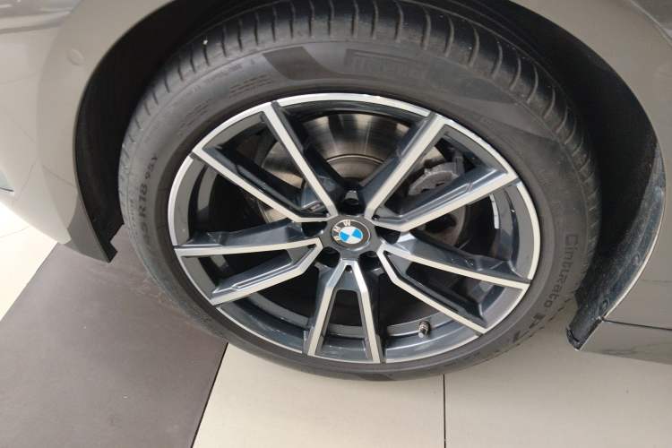 Used BMW 3 Series 2024 325Li M Sport Package Left Front Wheel Hub