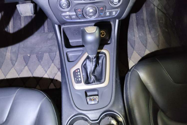 Used Jeep Cherokee 2016 2.4L Leading Edition
