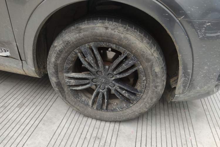 Used Audi Q3 2015 30 TFSI Comfort Model Right Front Wheel Hub