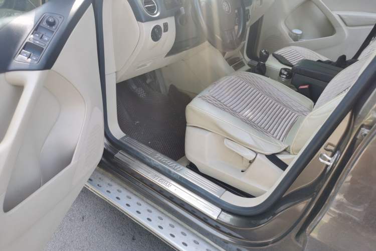 Used Volkswagen Tiguan 2015 1.8TSI Manual Two-Wheel Drive Fashion Edition Driver Seat