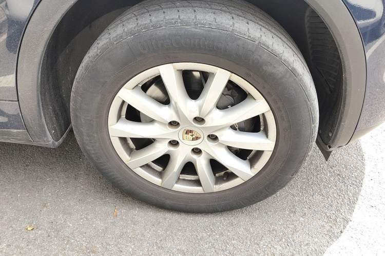 Used Porsche Cayenne 2011 Cayenne 3.0T Right Front Wheel Hub