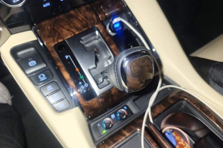 Used Toyota Alphard 2019 Dual-Engine 2.5L Luxury Edition Gear Lever