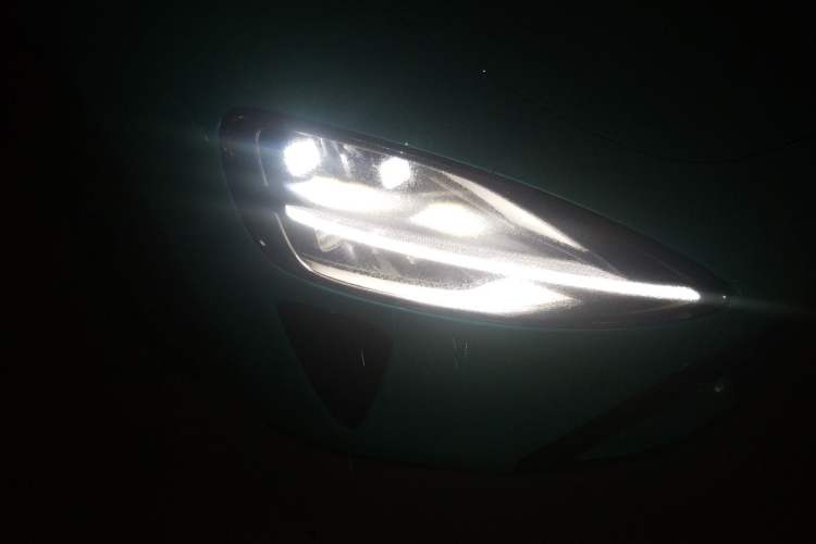 Used Xiaomi Auto SU7 2024 Rear-Drive Ultra-Long Range Advanced Pro-Level Intelligent Driving Version Right Front Headlight