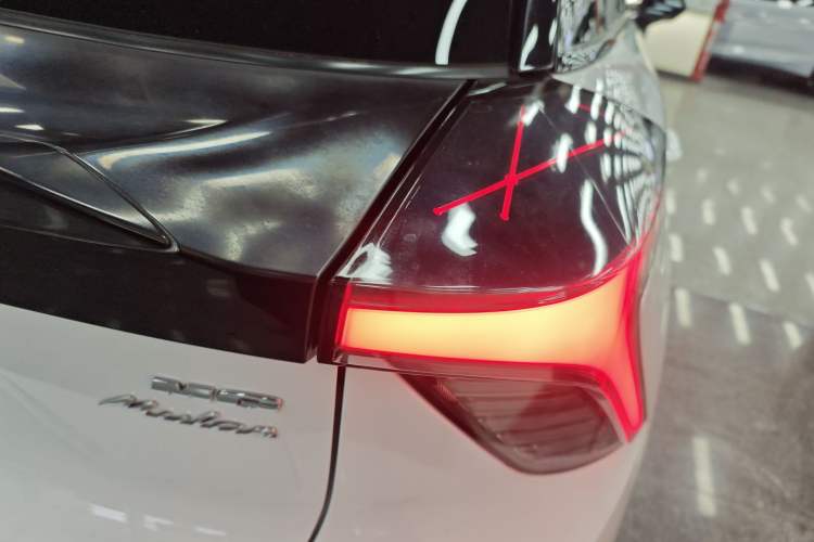 Used MG 4 EV 2023 425km Executive Version Right Rear Taillight