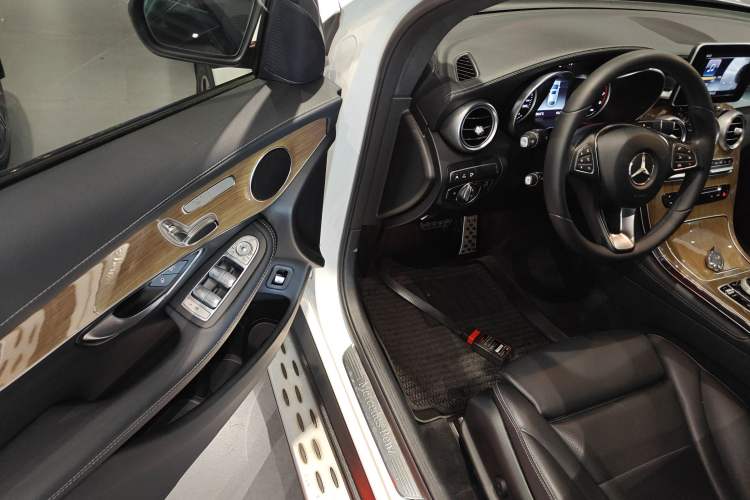 Used Mercedes-Benz GLC Coupe 2018 GLC 260 4MATIC Coupe SUV