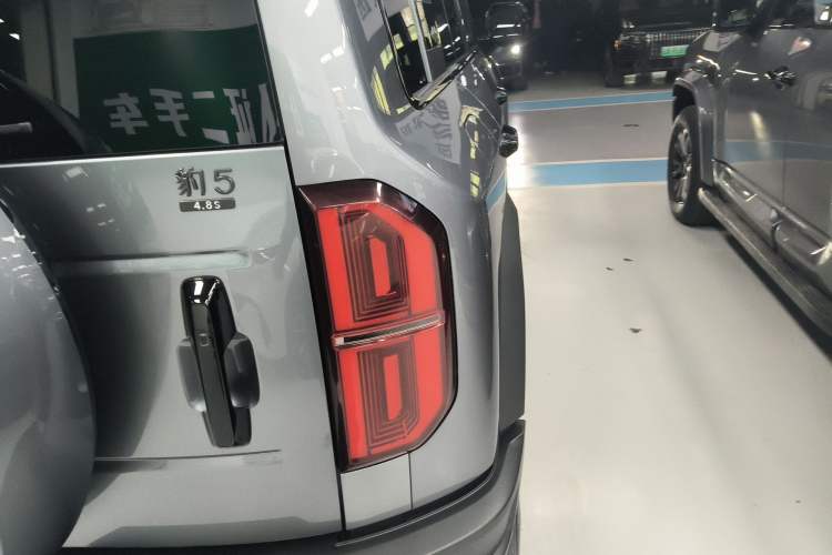 Used Formula Leopard 5 2023 Navigator Edition
