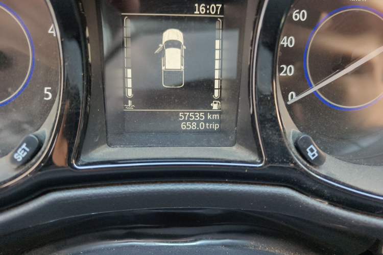 Used JMC Baodian 2022 2.5T Diesel Two-Wheel Drive Comfort Edition Long Wheelbase JX4D25A6L Odometer Close Up