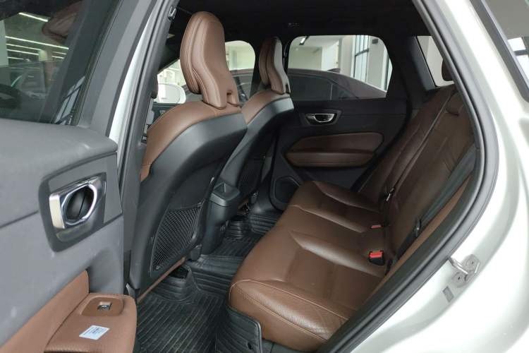 Used Volvo XC60 2021 T5 4x4 Smart Luxury Edition