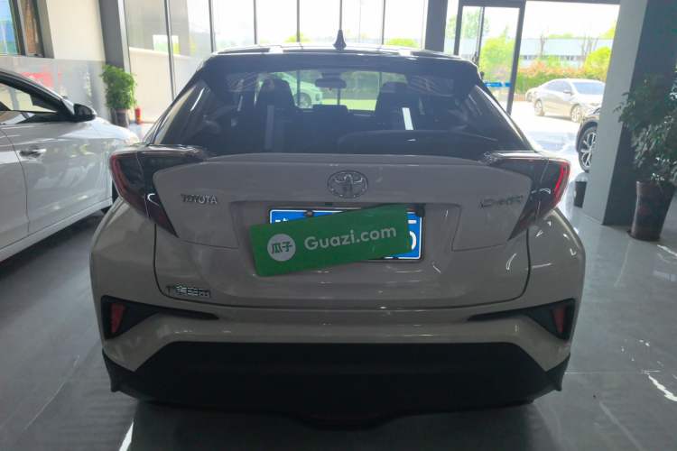 Used Toyota C-HR 2018 2.0L Luxury Sunroof Version China VI Standard
