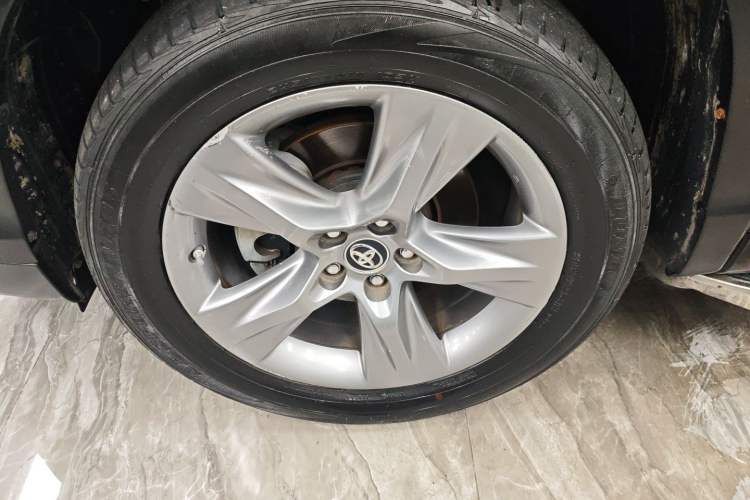 Used Toyota Highlander 2017 2.0T Four-Wheel Drive Luxury Edition 7 Seats Left Front Wheel Hub