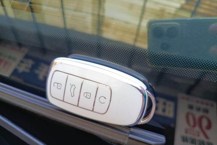 Used Chery Tiggo 8 L 2024 2.0T Two-Wheel Drive Luxury Edition 5 Seats
