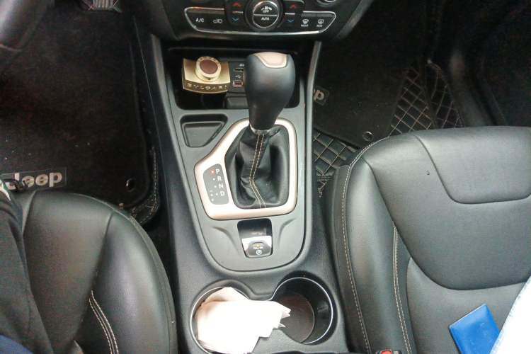 Used Jeep Cherokee 2017 2.0L Superior Edition Gear Lever