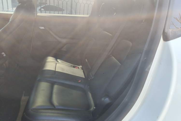 Used Tesla Model Y 2022 Rear-Wheel-Drive Version Left Rear Seat