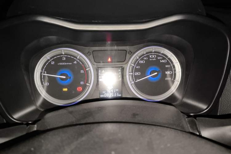 Used Isuzu JLM 2018 2.8T Classic Edition Two-Wheel Drive Progressive Version JE493ZLQ5F Instrument Cluster