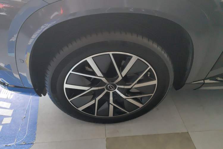 Used GAC Trumpchi Xiangwang S7 2025 205 km Max LiDAR Version Left Front Wheel Hub