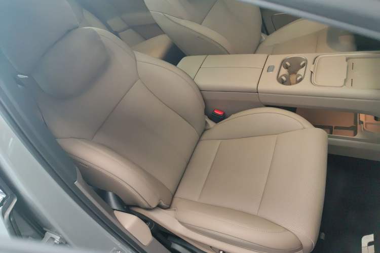 Used Li Auto i6 2025 Model Two-Wheel-Drive Standard Type Right Front Seat