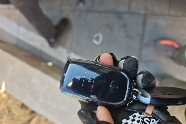 Used Toyota Land Cruiser 2012 4.0L Automatic VX
