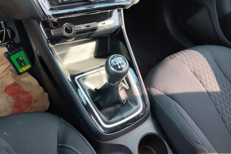 Used Roewe i5 2020 1.5L Manual 4G Connect Luxury Edition
