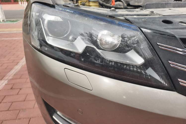 Used Volkswagen Passat 2014 1.8TSI DSG Prestige Edition Right Front Headlight