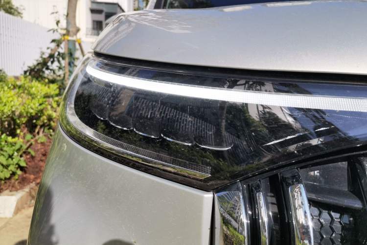 Used VOYAH Dream 2024 PHEV Ultra-Long Range Flagship Edition Right Front Headlight