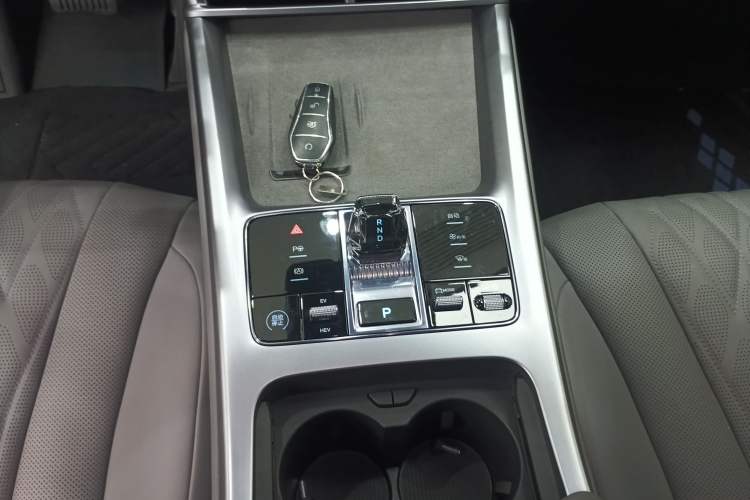 Used BYD Seal 07 DM-i 2025 DM-i 1.5L 125km Prestige Model Gear Lever