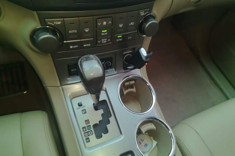 Used Toyota Highlander 2009 2.7L Two-Wheel Drive 7-Seater Luxury Edition