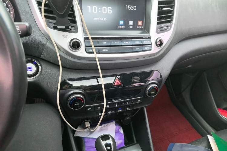 Used Hyundai Tucson 2015 1.6T Dual-Clutch Two-Wheel-Drive Smart Model Audio And AC Panel