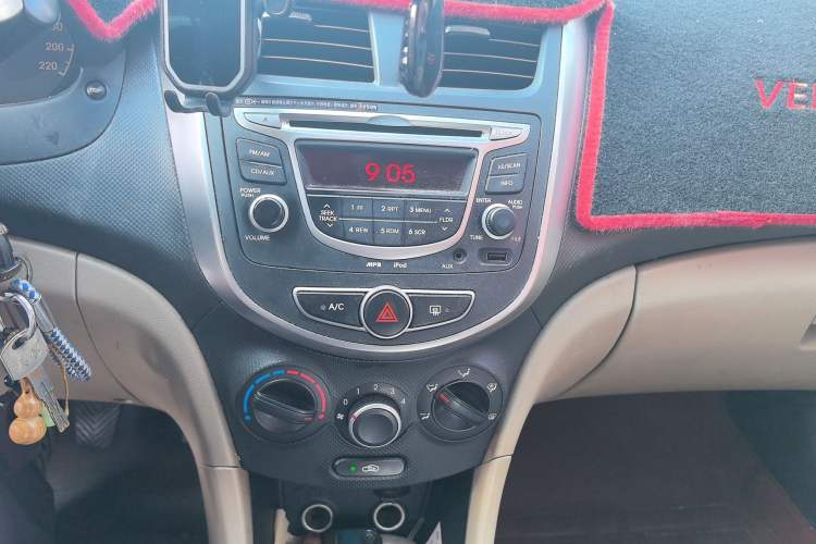 Used Hyundai Verna (older generation) 2016 1.4L Manual Smart GLS Trim Audio And AC Panel