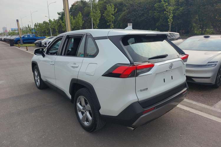 Used Toyota RAV4 2021 2.0L CVT Two-Wheel Drive Fashion PLUS Edition Rear Left 45 Deg