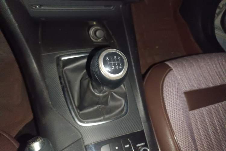 Used Mazda 3 Axela 2016 Sedan 1.5L Manual Comfort Model
