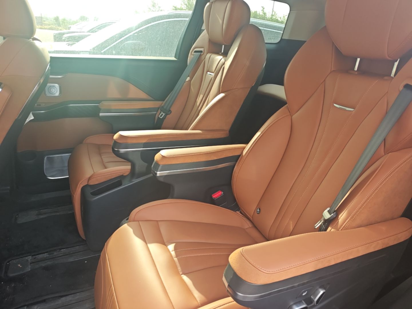 Hongqi HQ9 PHEV 2024 2.0T Four-Wheel Drive Business Edition — снимка 20