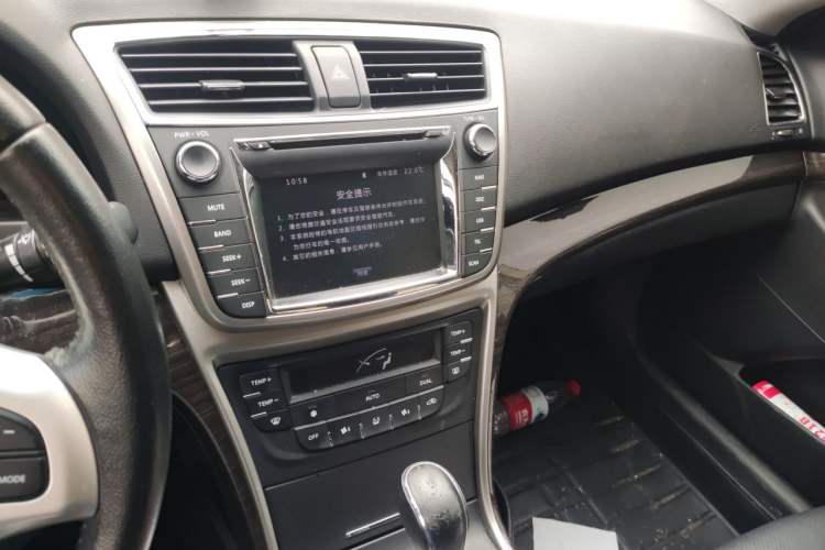 Used CHANGAN Raeton 2014 1.8T Automatic Prestige Anniversary Edition China IV Standard
