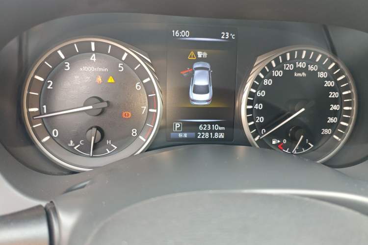 Used Infiniti Q50L 2018 2.0T Comfort Edition China VI Standard Odometer Close Up