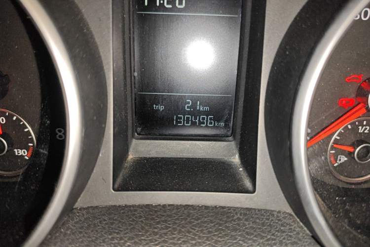 Used Volkswagen Golf 2010 1.4 TSI Manual Comfort Model Odometer Close Up