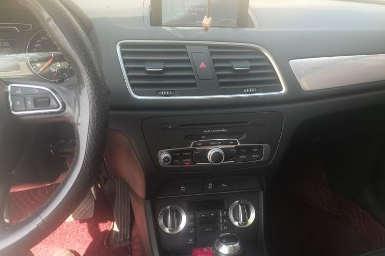 Used Audi Q3 2016 30 TFSI Collector's Edition Comfort Model Audio And AC Panel