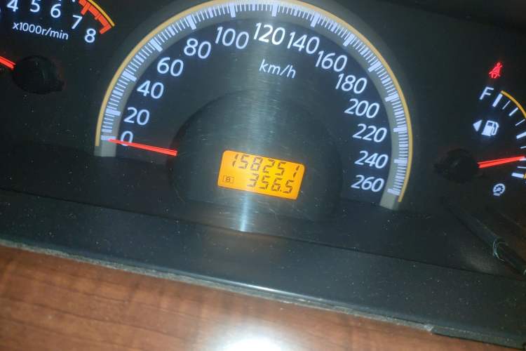 Used Nissan Teana 2006 230JK 2nd Anniversary Edition Odometer Close Up