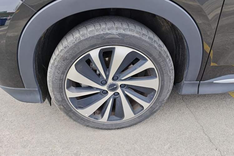 Used BYD Song PLUS New Energy 2023 Champion Edition DM-i 110KM Flagship Model Left Front Wheel Hub