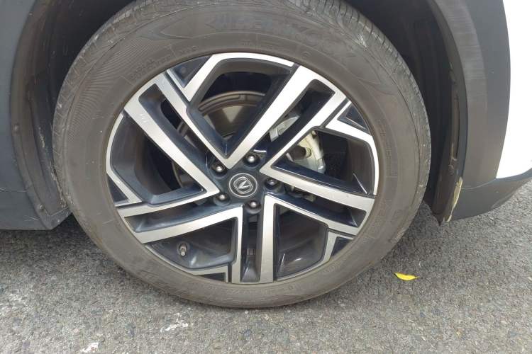 Used CHANGAN UNI-T 2021 1.5T Excellence Model Right Front Wheel Hub