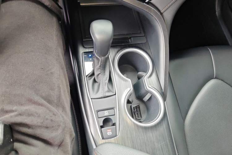 Used Toyota Camry 2023 2.0G Luxury Edition Gear Lever