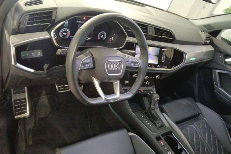 Used Audi Q3 2024 40 TFSI Fashion Dynamic Model
