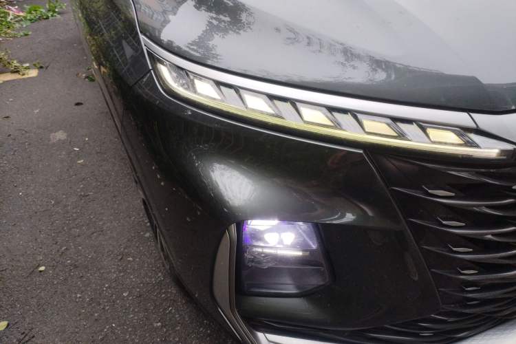 Used Roewe RX5 MAX 2022 2.0T Automatic Zhiwei Zunrong Edition Right Front Headlight