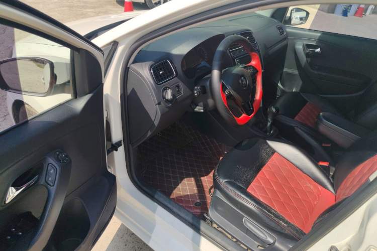 Used Volkswagen Polo 2014 1.4L Manual Fashion Edition
