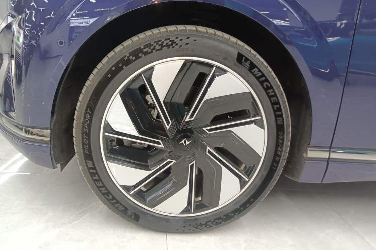 Used Dongfeng eπ eπ008 2025 210 Ultra Range-Extended Version 5 Seats