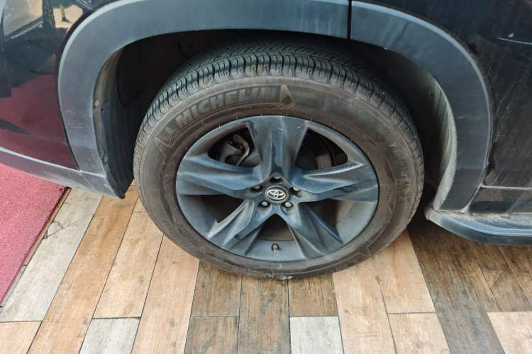 Used Toyota Highlander 2018 2.0T Four-Wheel Drive Knight Edition 7 Seats China VI Standard
