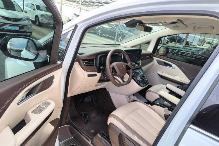 Used Bestune M9 2023 2.0T Ultimate Edition