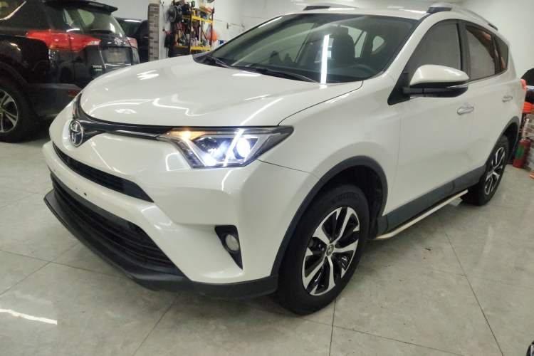 Used Toyota RAV4 2016 2.0L CVT Two-Wheel Drive Fashion Edition China V Standard