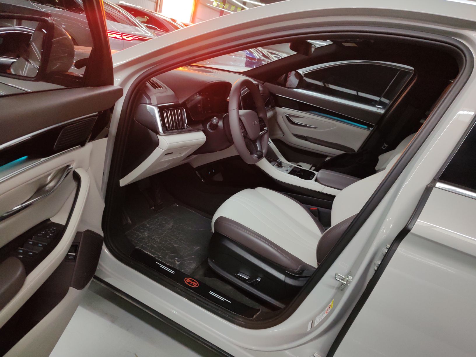 المقاعد الأمامية داخل السيارة